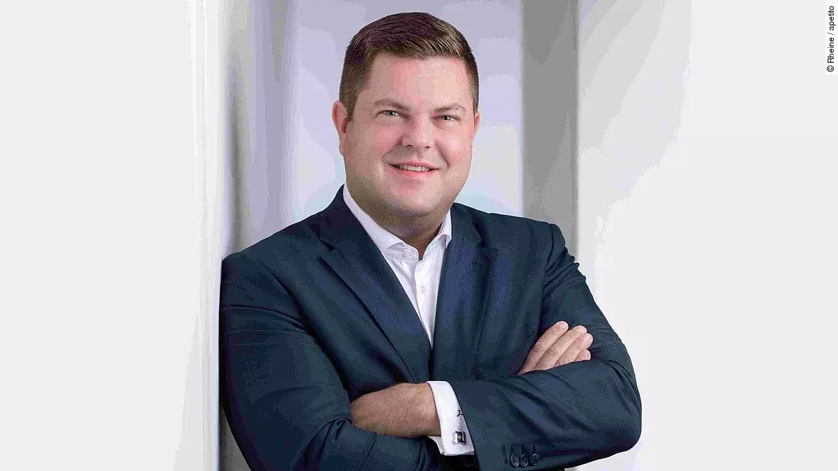 Dr. Jan-Peer Laabs Dr. Jan-Peer Laabs