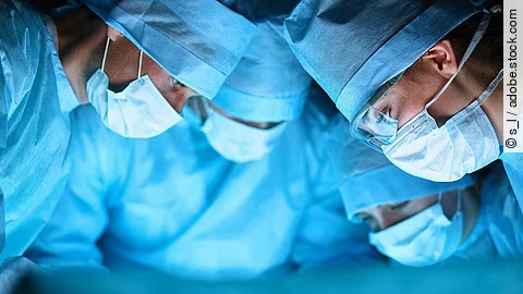 Ärzte mit Maske Ärzte mit Maske