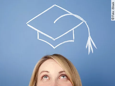 Doktorhut Frau mit Doktorhut