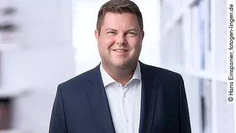 Dr. Jan-Peer Laabs Dr. Jan-Peer Laabs