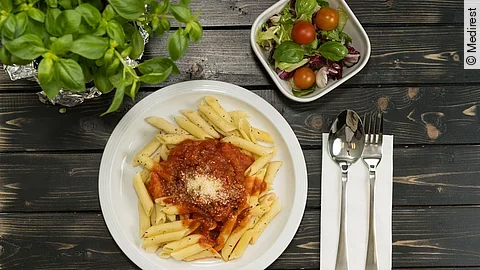 Smartquality Penne in Tomatensoße mit Salat