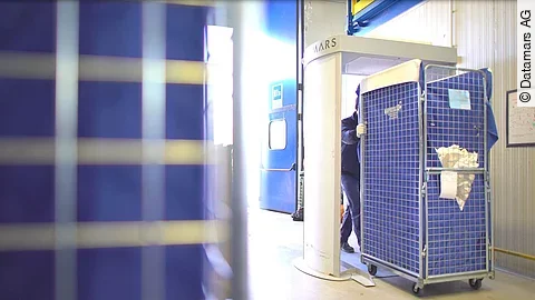 Datamars' auf künstlicher Intelligenz basierende Textile-ID-Lösung garantiert eine hohe Genauigkeit beim vollautomatischen Erkennen und Verfolgen von Wäschestücken.