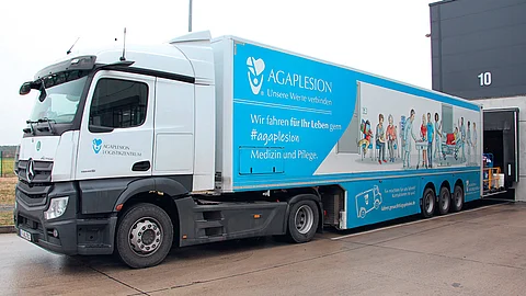 Lkw mit Agaplesion-Schriftzug