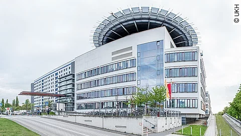 Haupteingang des UKH