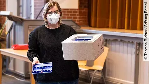 Annika Hilgers Bethel Spritzenhalterung Annika Hilgers Bethel Spritzenhalterung