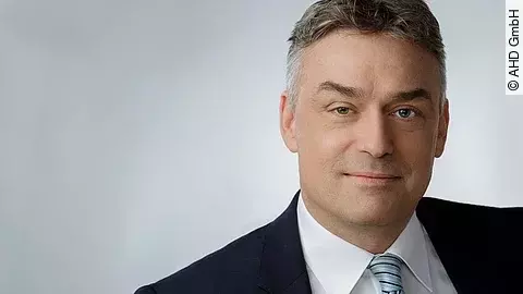 Jens Minneker Jens Minneker