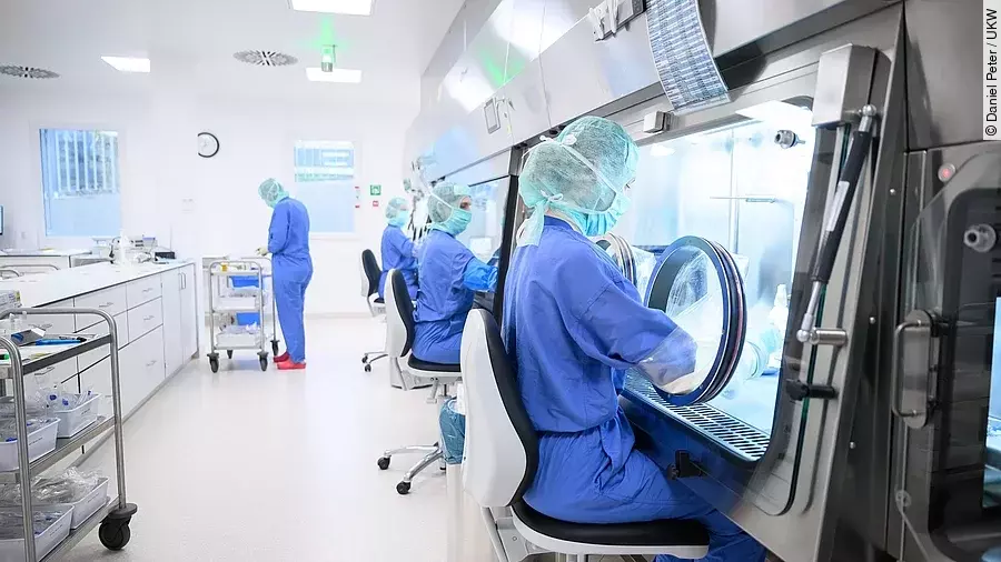 Zytostatika-Produktion Uniersitätsklinikum Würzburg Zytostatika-Produktion Uniersitätsklinikum Würzburg